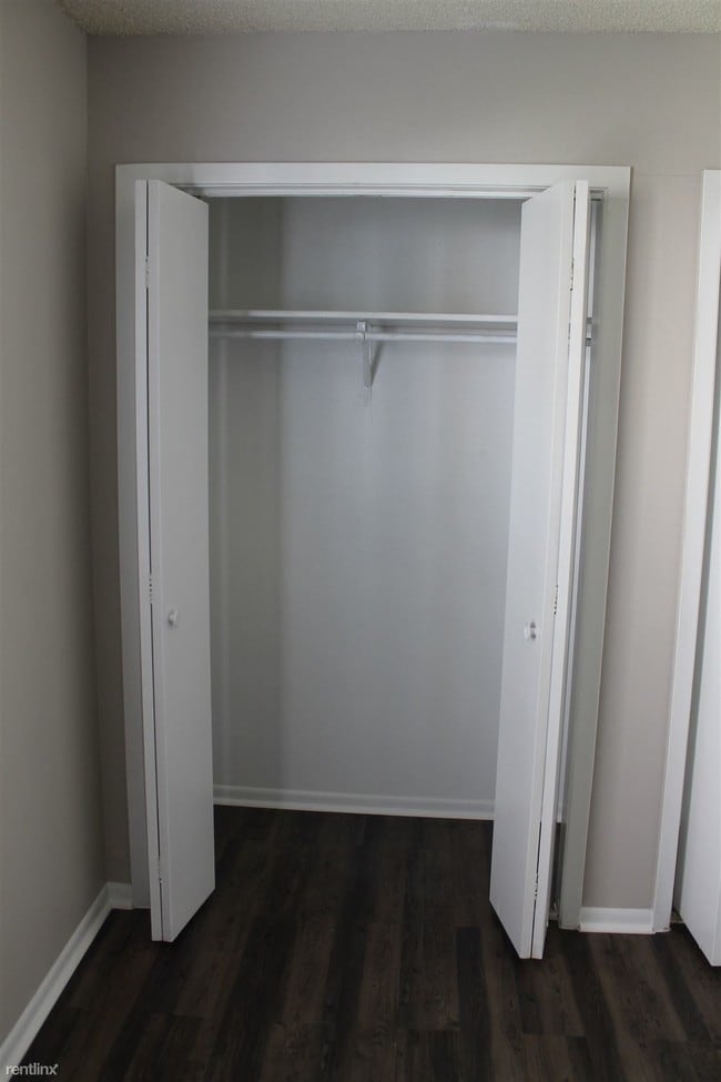 Building Photo - 2 br, 1 bath Apartment - 4243 Family Tree
