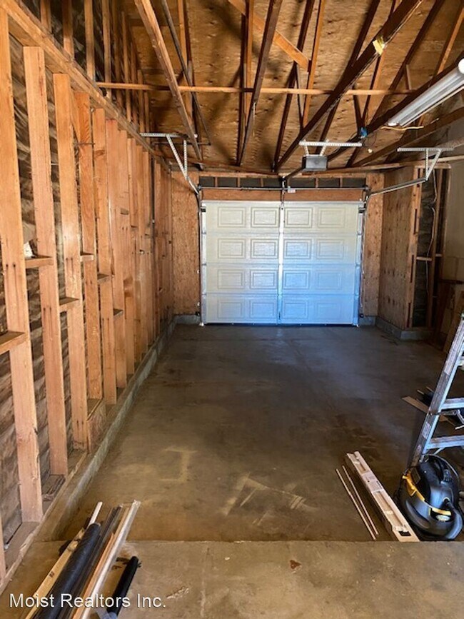 Building Photo - 2 br, 1 bath House - 14615 Cabazon St.