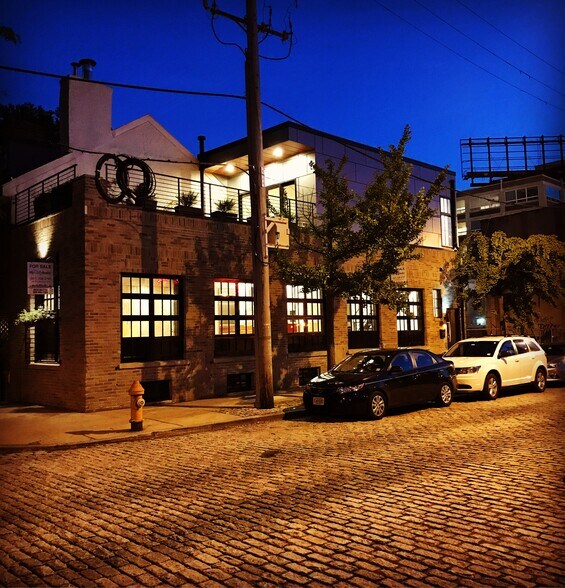 Building Photo - 318 N Lawrence St