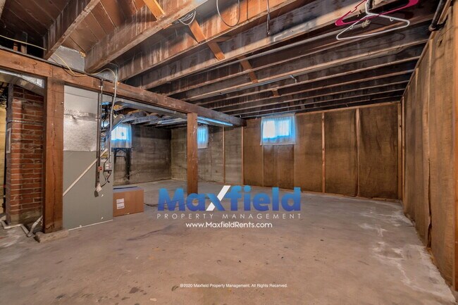 Building Photo - LEASE SPECIAL ! Sugarhouse Bungalow 2 BD 1 BA 1GA - 1500+ sq ft