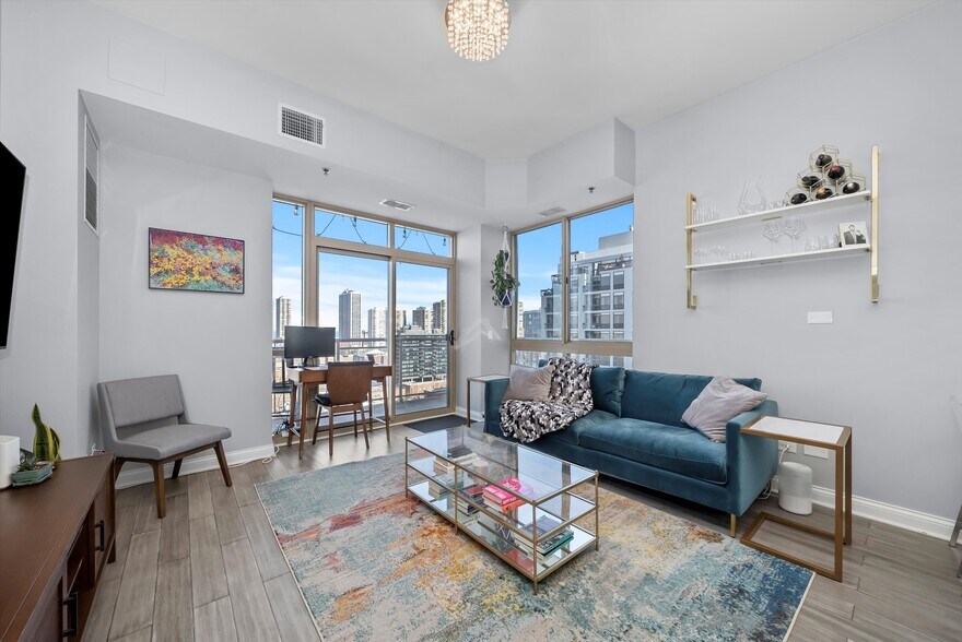 Primary Photo - 230 W Division St