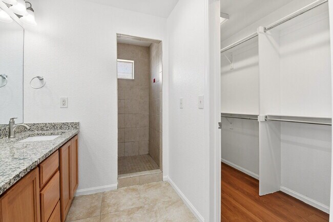 Building Photo - $2,940.95 - 4 Bed, 3 Bath Home in Denver with Central A/C and Fenced in Yard!