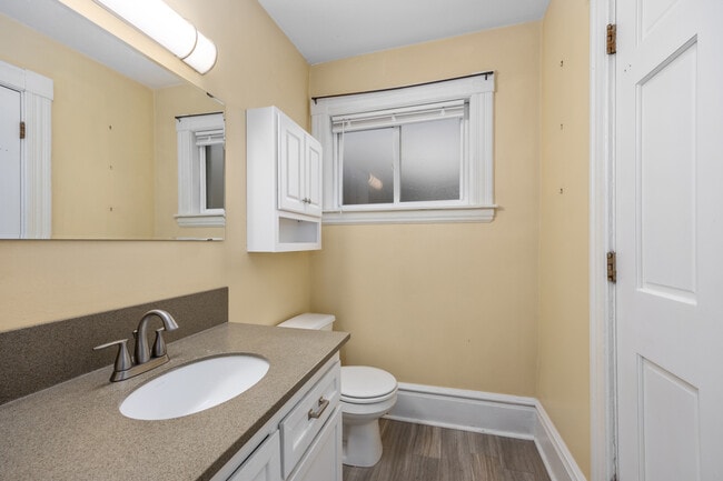 Building Photo - 647 Fairview Ave NE