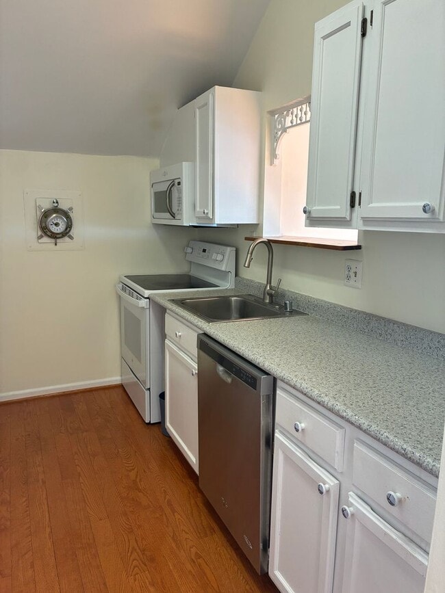 Building Photo - 1 Bedroom Waterfront Condo in Historic Dow...