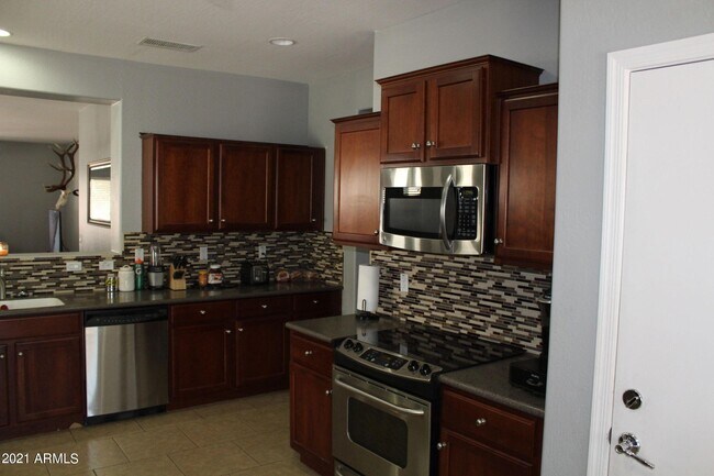 Building Photo - 399 E Goldmine Ct