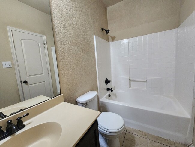 Building Photo - Wood Like Tile Flooring & Vinyl Plank - No Carpet / 1 Story Unit/ Fenced in Yard / Interior Washe...