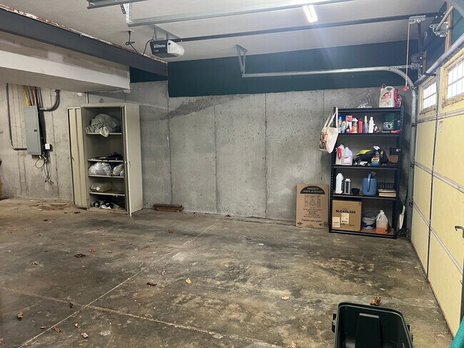 Building Photo - Gorgeous brick home with room to roam!