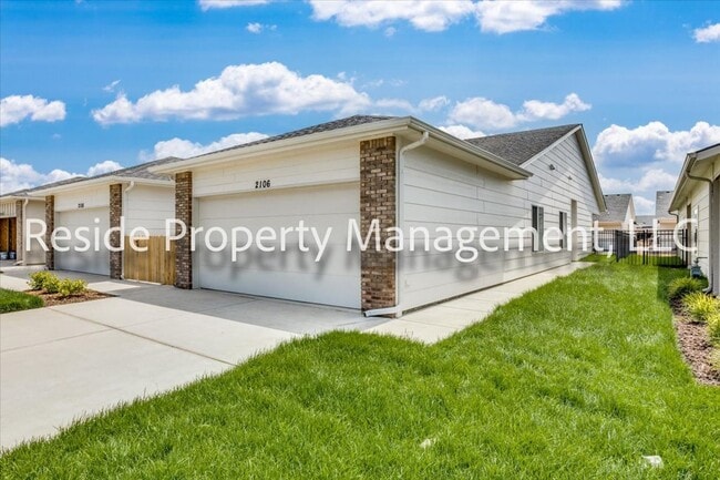 Building Photo - Pineway Aria Plan