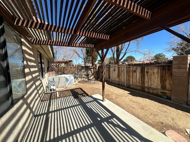 Building Photo - Elegant 4-Bedroom, 3-Bath Home in Prime Cul-de-Sac Location