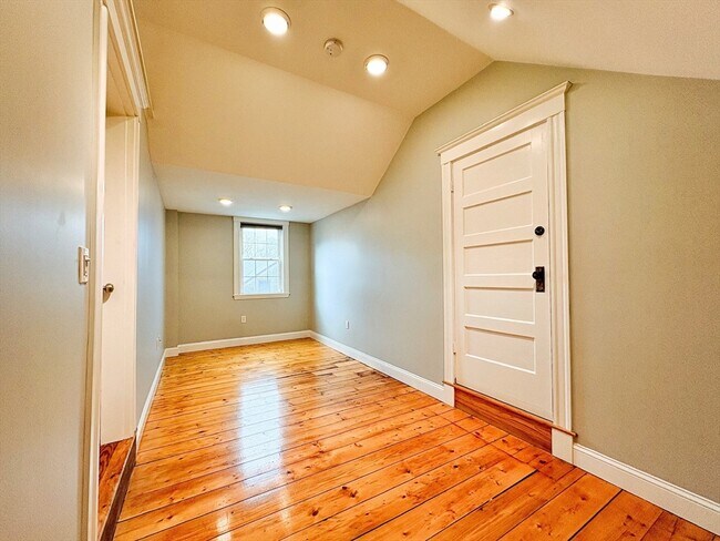 Building Photo - 205-209 Sohier St