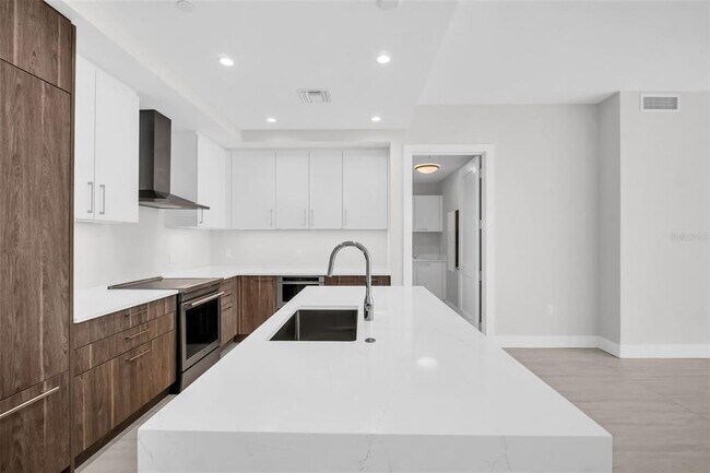 Building Photo - 275 1st Ave S