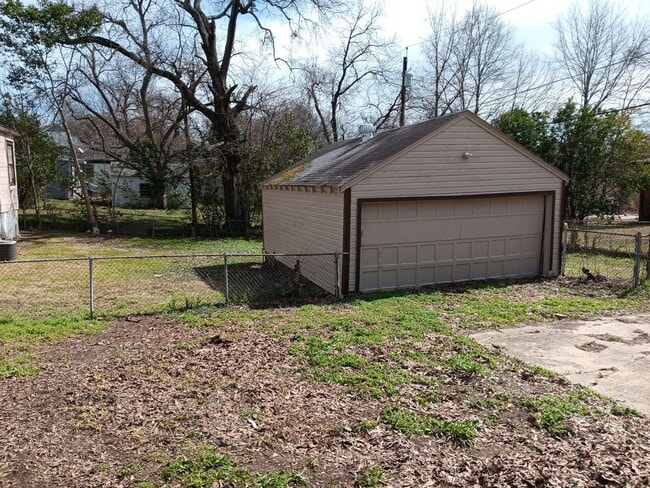 Building Photo - 103 E Robinson Pl