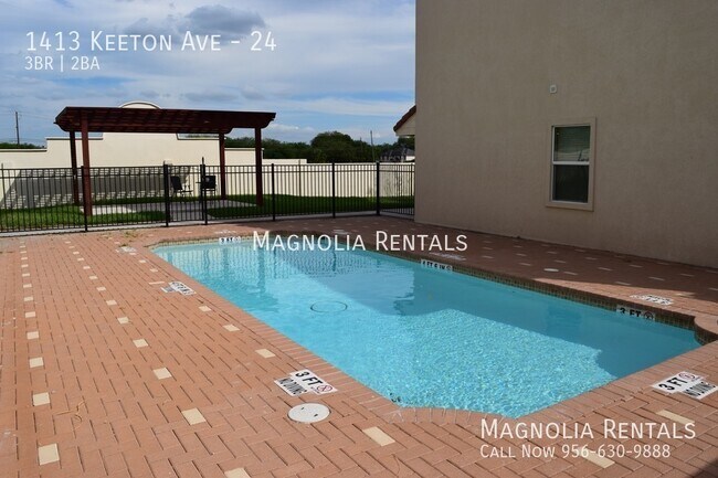 Building Photo - Las Jollas Condominiums II