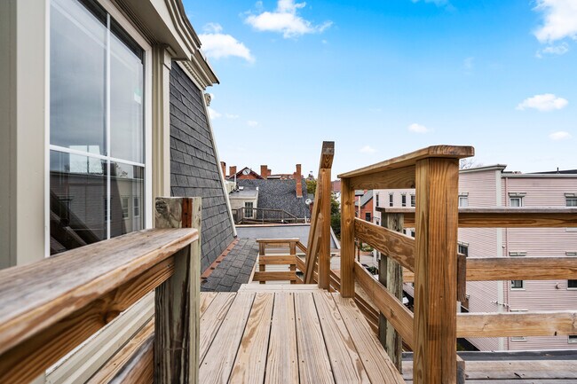 Building Photo - 34 Pine St