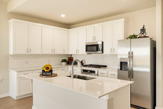Building Photo - 1436 Companero St
