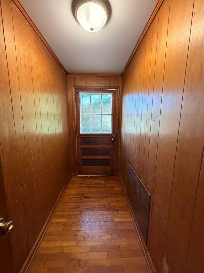 Building Photo - Brick 3/1 House in North Rome $950