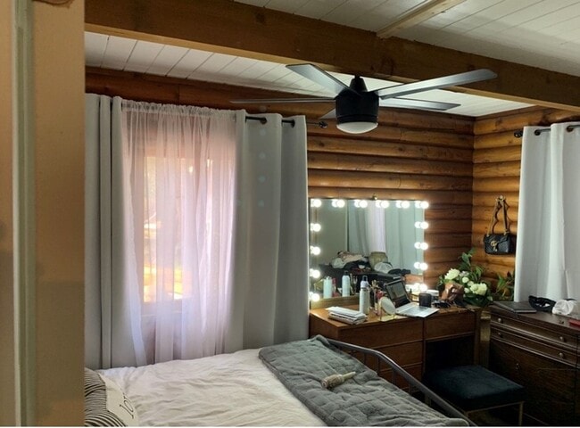 Building Photo - Lovely 3BD cabin style furnished home avail. for a Seasonal lease starting 5/15/26! Call to inqui...