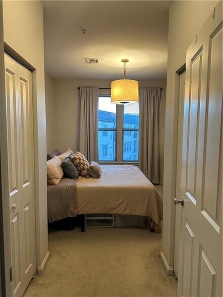 Building Photo - 903 Providence Pl