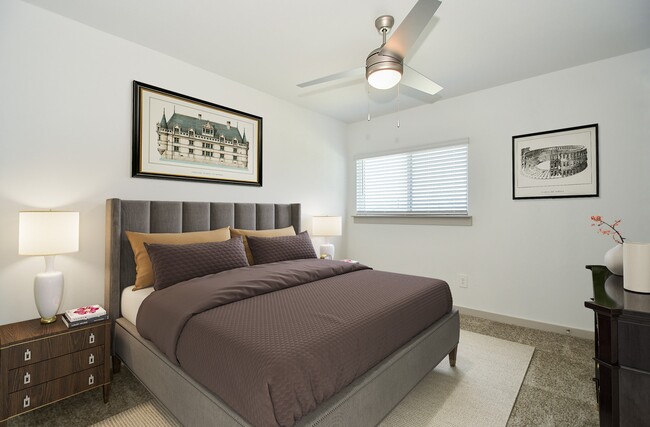 Building Photo - 8034 House bank Ln