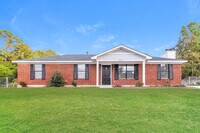 Building Photo - Charming 3 Bedroom Brick Ranch Home in Hephzibah, GA