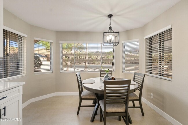 Building Photo - 2735 N Diego Cir