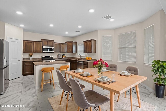 Building Photo - 11506 Summer Dr