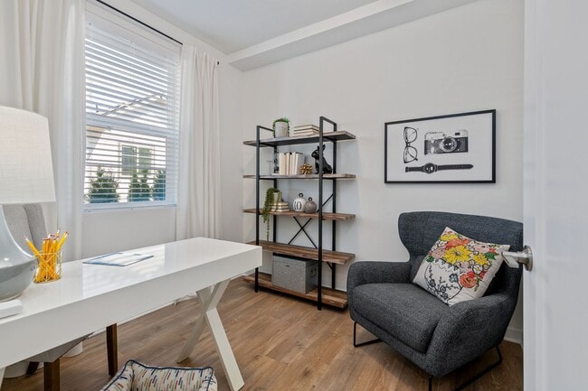 Building Photo - Spacious 3-Bedroom Townhome | 1,484 Sq Ft ...