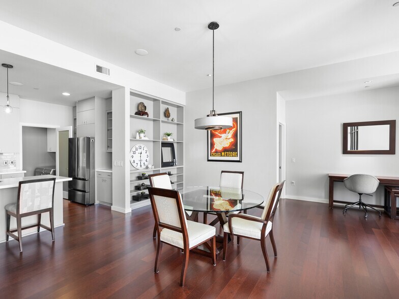 Building Photo - 1025 NW Couch St