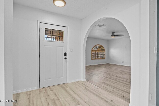 Building Photo - 1821 Ed White Way