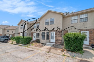Building Photo - 1711 SW PARKRIDGE Dr