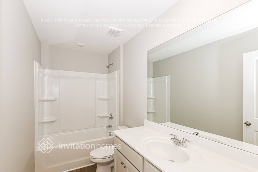 Building Photo - 532 Almere Dr