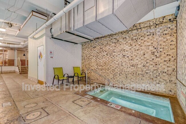 Building Photo - 700 N Washington St