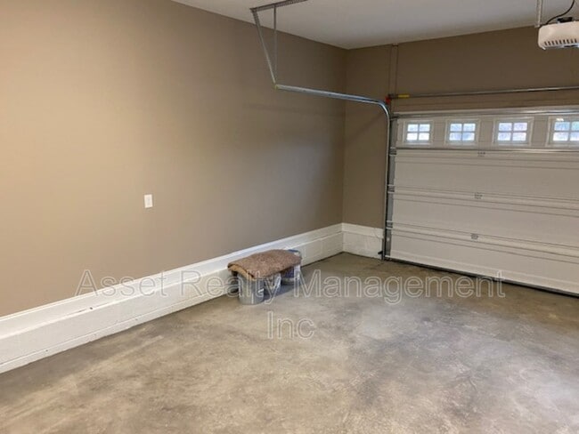 Building Photo - 124 Fallberry St