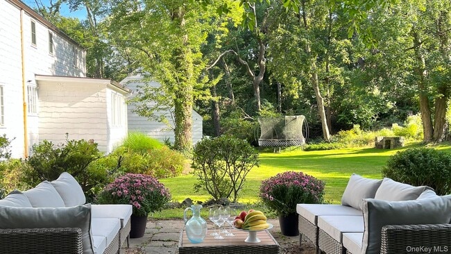 Building Photo - 8 Holly Ln