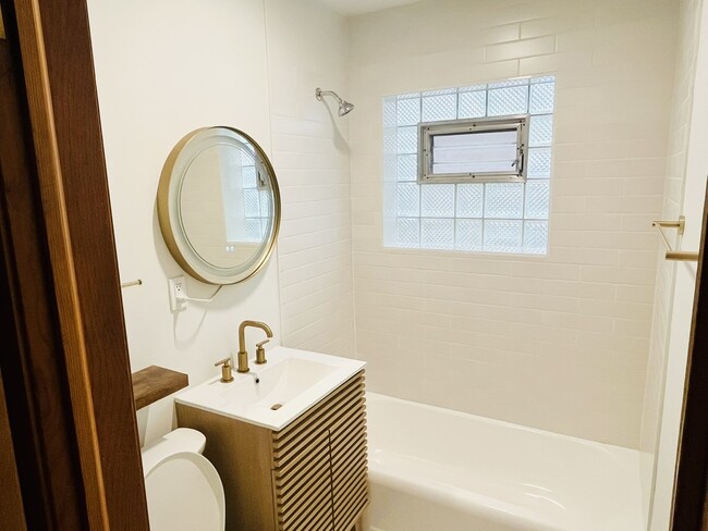 Building Photo - 7724 W Birchwood Ave