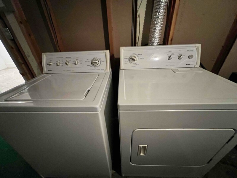 Building Photo - 400 W 17th St