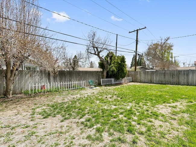 Building Photo - 1708 Probasco Way