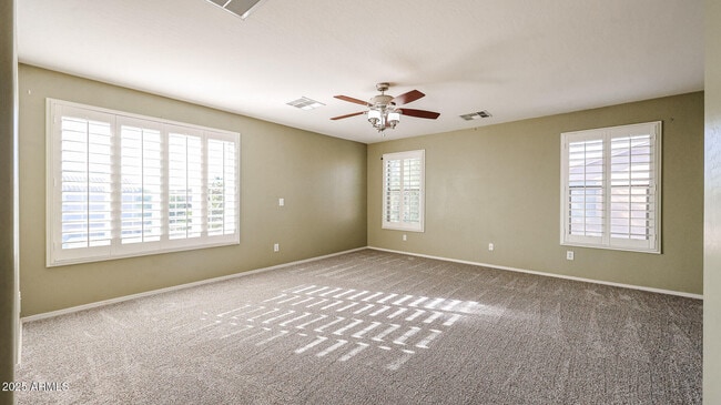 Building Photo - 7015 W Southgate Ave