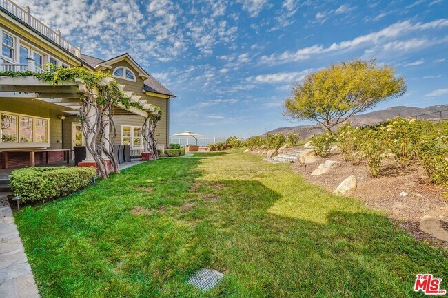 Building Photo - 6277 Sea Star Dr