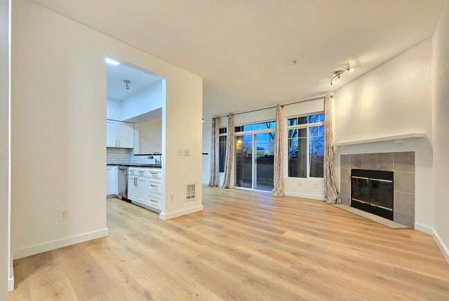 Building Photo - 1 Bedroom 1 Bathroom Condo in Bothell - Pet Friendly!