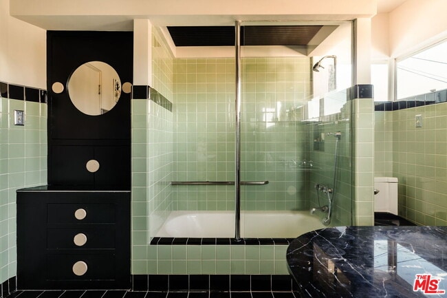 Building Photo - 1530 N Easterly Terrace