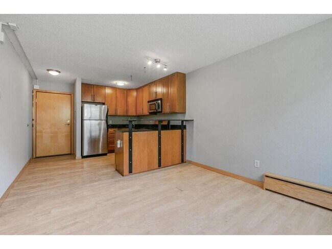 Building Photo - 2530 1st Ave S