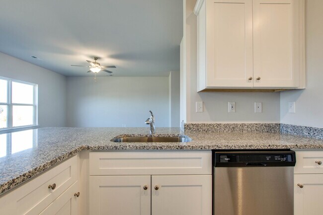 Building Photo - 2404 Alberto Dr
