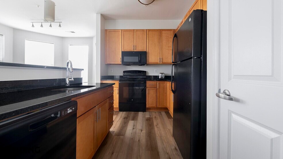 Building Photo - 909 Mansion Dr