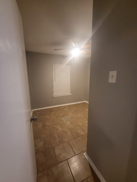 Building Photo - 214 Early Way Dr