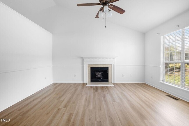 Building Photo - 409 Vista Springs Cir