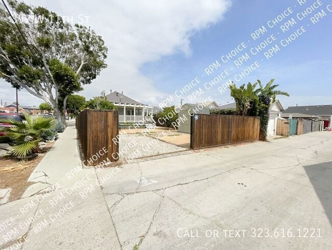 Building Photo - 397 W 11th St