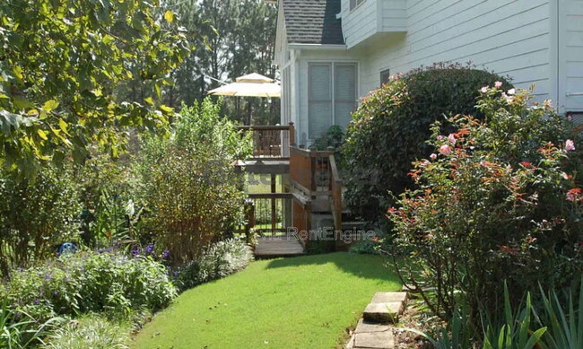 Building Photo - 115 Hidden Lake Dr