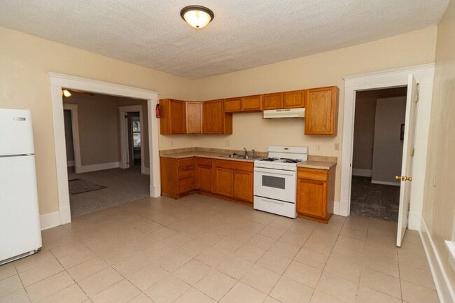 Building Photo - 1219 S Main St