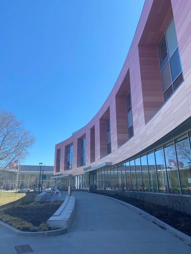 Building Photo - 64 Willow St